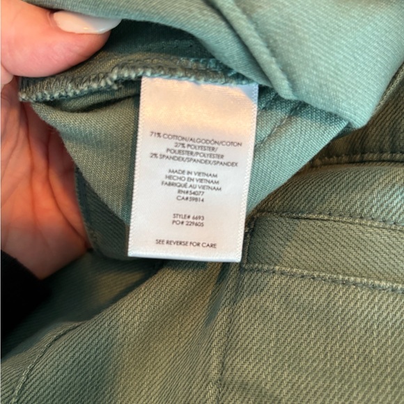 New Cabi 6693 Austin Jeans Foam Green Slim Straight Crop - Picture 2 of 10